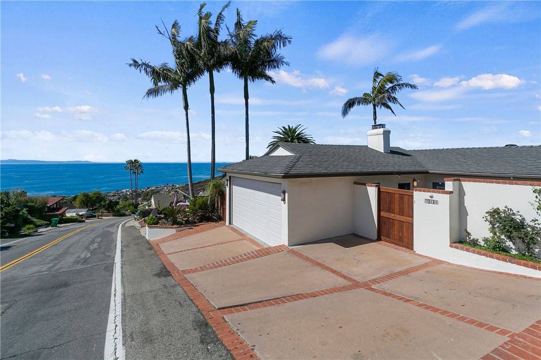 Laguna Beach, CA 92651,984 Summit Drive