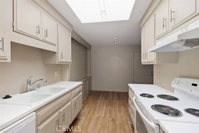 Laguna Woods, CA 92637,2111 Via Puerta #P