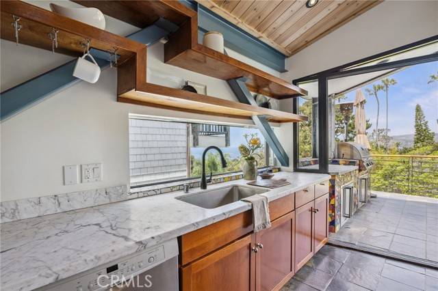 Laguna Beach, CA 92651,686 Diamond Street