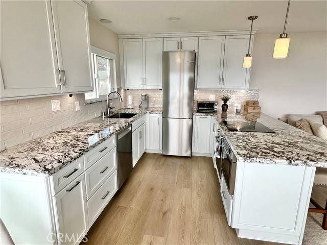 Laguna Beach, CA 92651,240 Moss #15