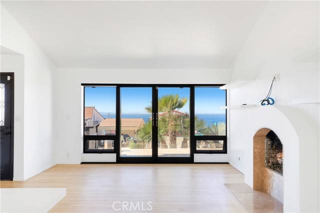 Laguna Beach, CA 92651,1090 Baja