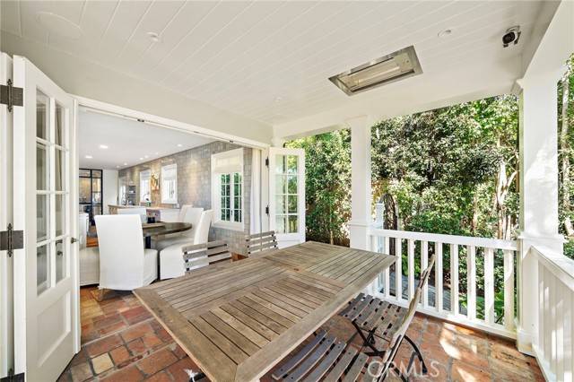 Laguna Beach, CA 92651,464 Holly