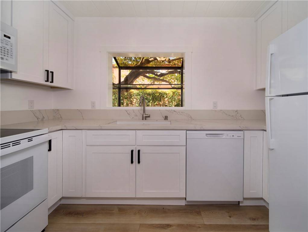 Laguna Beach, CA 92651,1175 Glenneyre Street #1/2