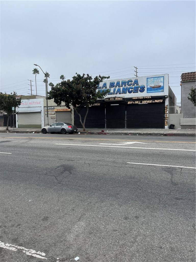 Los Angeles, CA 90003,6111 S Broadway