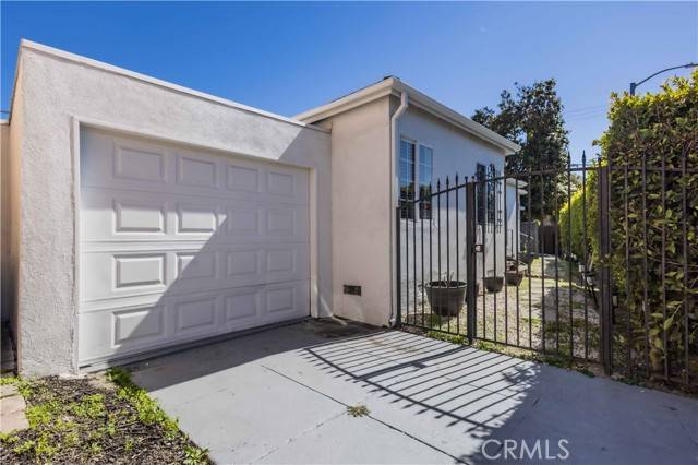 Los Angeles, CA 90016,2820 S La Brea Avenue