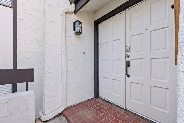 Carlsbad, CA 92009,7528 Jerez Court #6