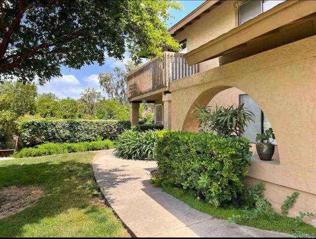 Santee, CA 92071,8962 Fletcher Valley Dr.