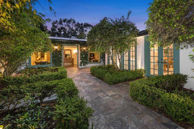 Rancho Santa Fe, CA 92067,15306 Las Planideras