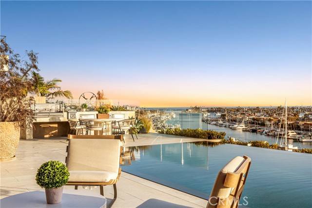 Corona Del Mar (newport Beach), CA 92625,1231 Dolphin