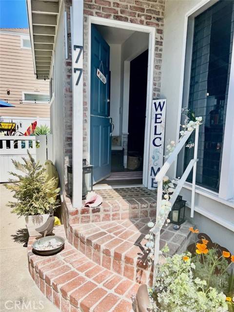 Newport Beach, CA 92660,77 Yorktown