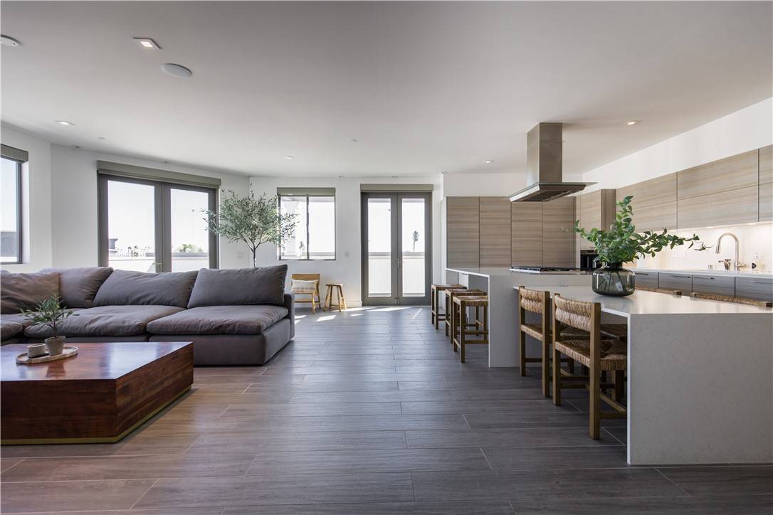 Newport Beach, CA 92663,2210 Newport Boulevard #302