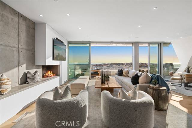 Newport Beach, CA 92661,2144 E Oceanfront