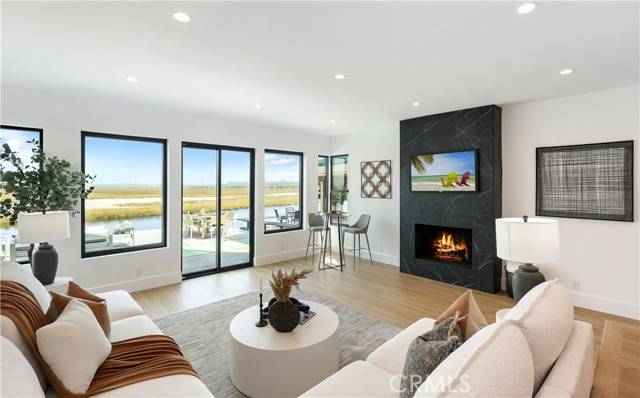 Newport Beach, CA 92663,237 Canal Street