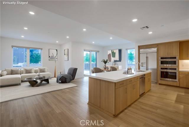 Irvine, CA 92612,3214 Rivington