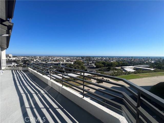Newport Beach, CA 92663,270 Cagney Lane #311
