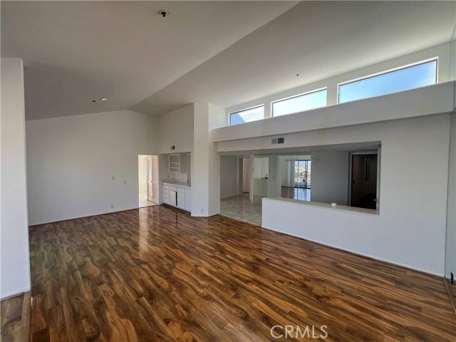 Newport Beach, CA 92663,270 Cagney Lane #311
