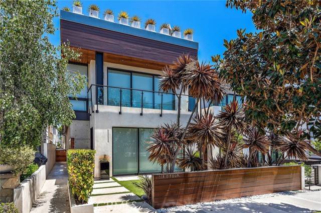 Corona Del Mar (newport Beach), CA 92625,604 Acacia Avenue