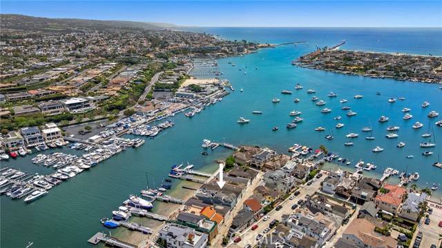 Newport Beach, CA 92662,117 E Bay Front