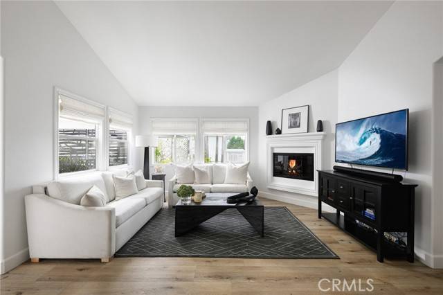 Corona Del Mar (newport Beach), CA 92625,618 Iris Avenue #B
