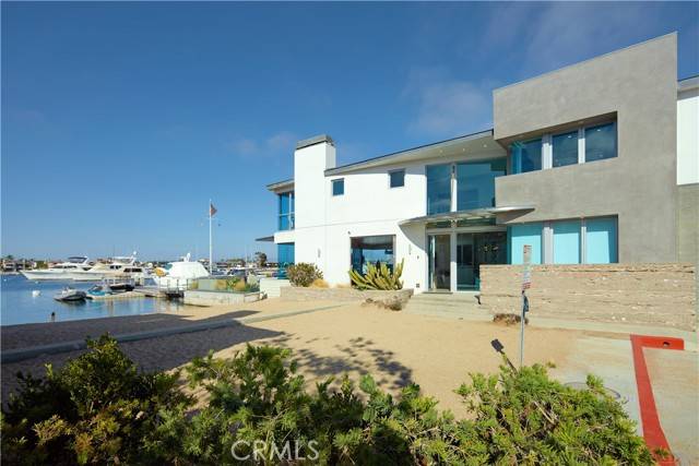 Newport Beach, CA 92661,1042 W Bay Avenue