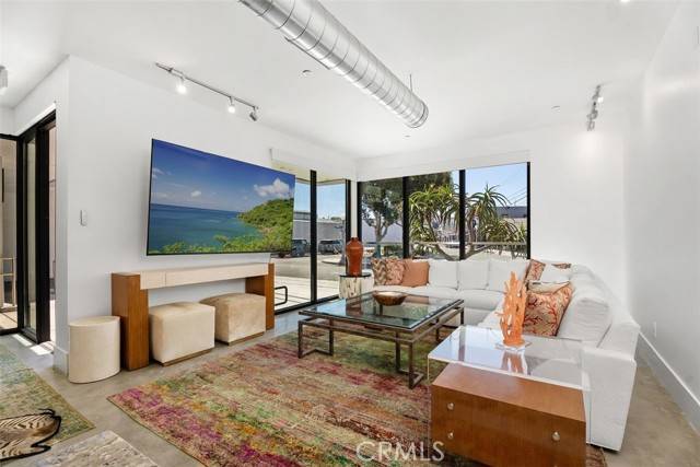 Newport Beach, CA 92663,419 29th