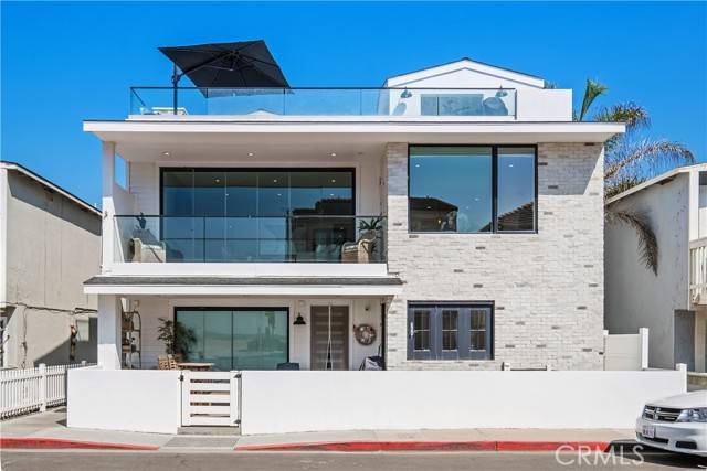 Newport Beach, CA 92663,4918 SEASHORE Drive
