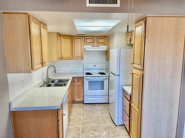 La Quinta, CA 92234,51085 Eisenhower #C