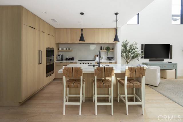 Corona Del Mar (newport Beach), CA 92625,422 Larkspur Avenue