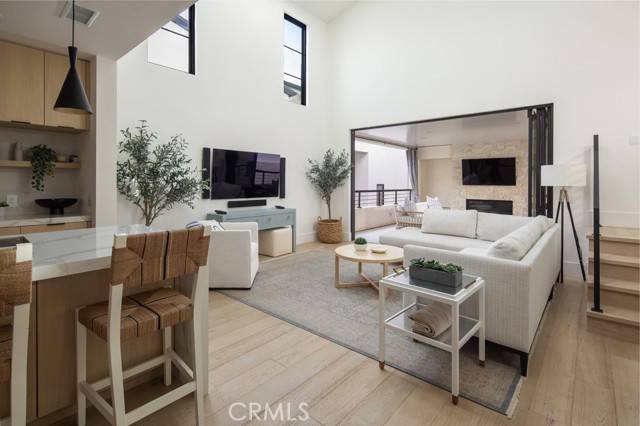 Corona Del Mar (newport Beach), CA 92625,422 Larkspur Avenue