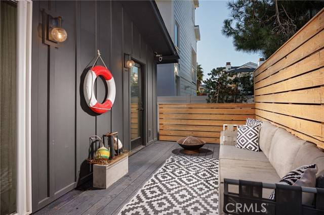 Newport Beach, CA 92661,122 E Bay Avenue