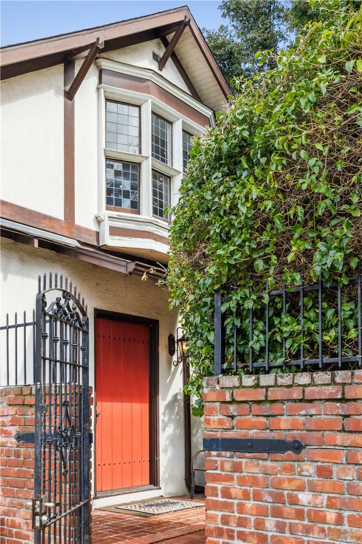 Oakland, CA 94601,2749 E 17th Street