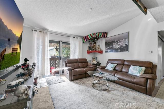 Lake Forest (el Toro), CA 92630,23268 Orange Avenue #4