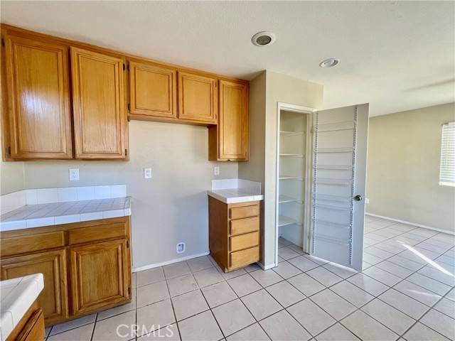 Lancaster, CA 93535,1663 E Avenue J #5