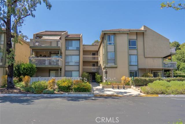 Thousand Oaks, CA 91360,327 Chestnut Hill Court #22