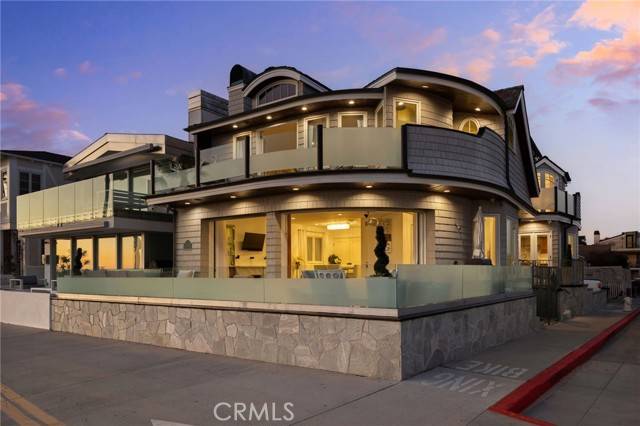 Newport Beach, CA 92661,126 E Oceanfront