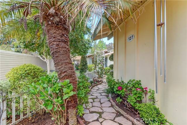 Laguna Woods, CA 92637,127 Avenida Majorca #C
