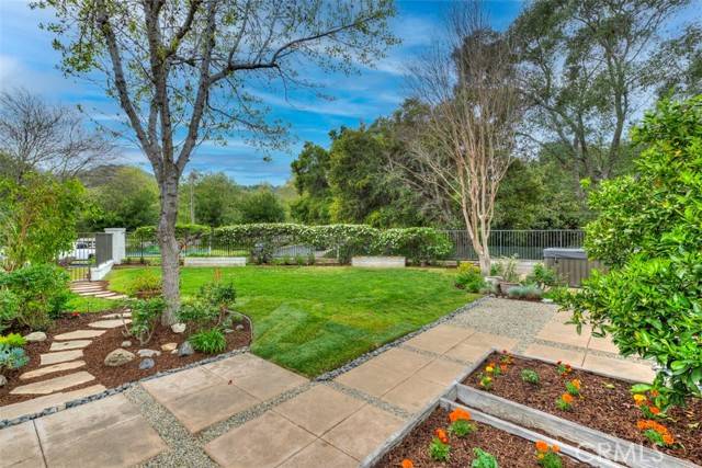 Laguna Hills, CA 92679,8 Peachtree