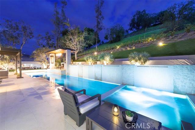 Laguna Hills, CA 92679,31132 Via Peralta
