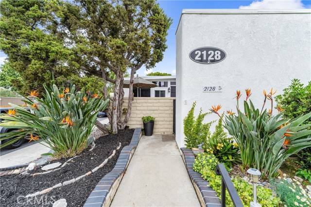 Laguna Woods, CA 92637,2128 Via Puerta #D
