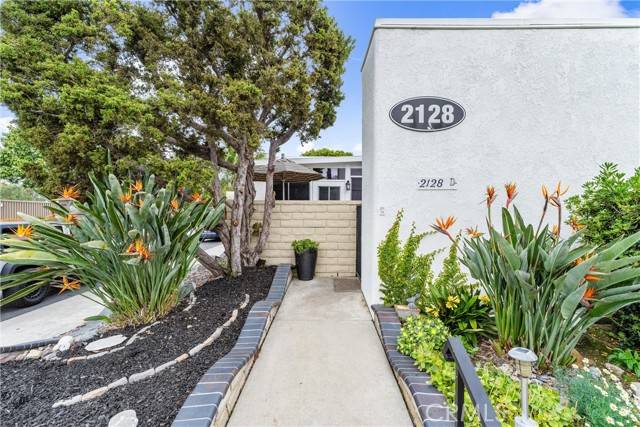 Laguna Woods, CA 92637,2128 Via Puerta #D