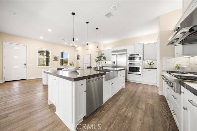 Irvine, CA 92618,121 Pastel