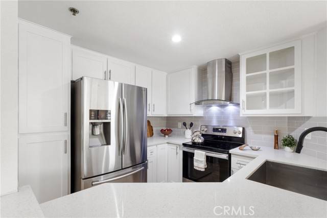 San Diego, CA 92108,680 Camino De La Reina #2105