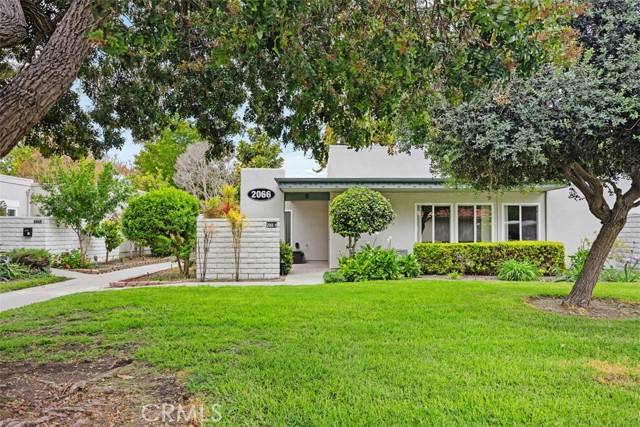 Laguna Woods, CA 92637,2066 Via Mariposa #H