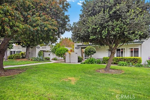 Laguna Woods, CA 92637,2066 Via Mariposa #H