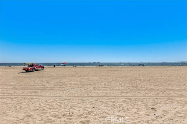 Sunset Beach, CA 90742,16887 S Pacific Avenue
