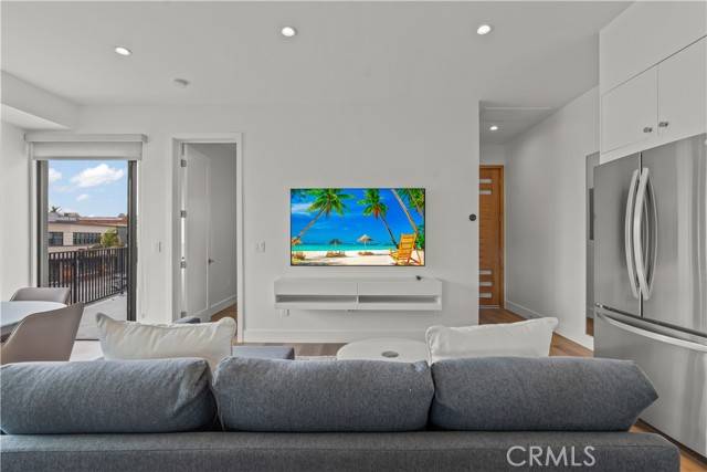 Newport Beach, CA 92661,804 E. Balboa #2