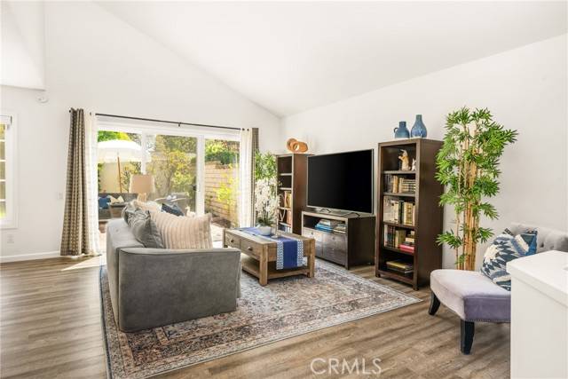 Irvine, CA 92614,9 New Mdws