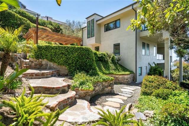 Laguna Beach, CA 92651,790 Hermosa Way