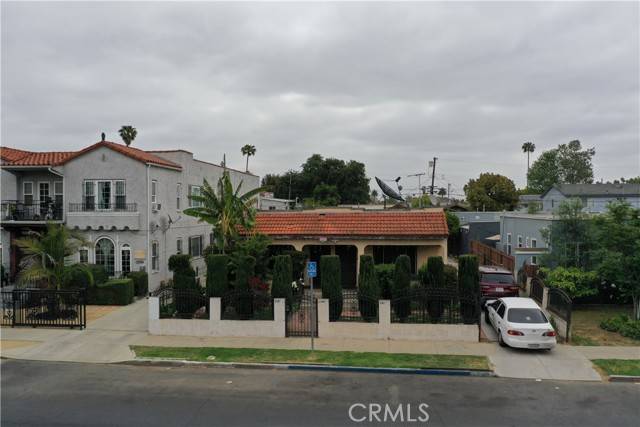 Los Angeles, CA 90018,2810 7th Avenue