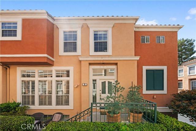 Irvine, CA 92606,4 Crivelli Aisle